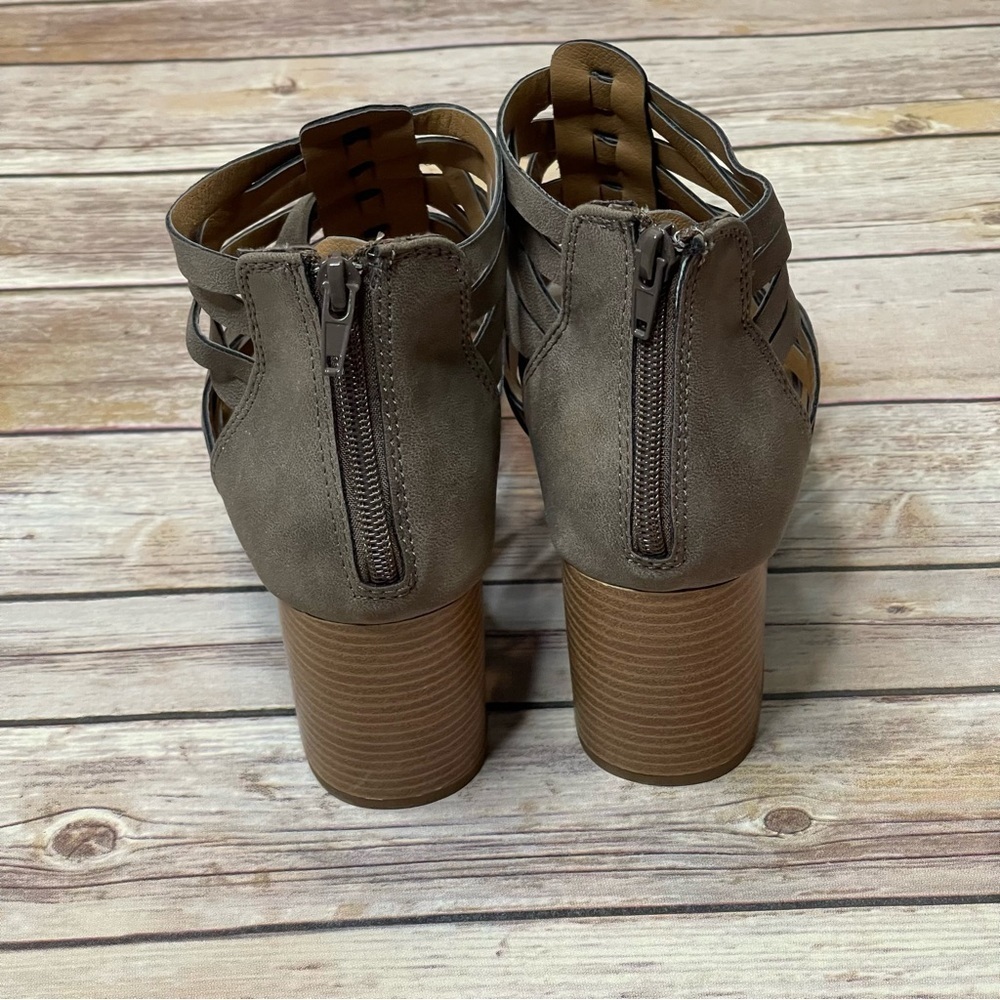 EDL Presents Pop Shiba Size 8.5 Mushroom Taupe Caged Block Heel Sandal (NIB) - Picture 4 of 12
